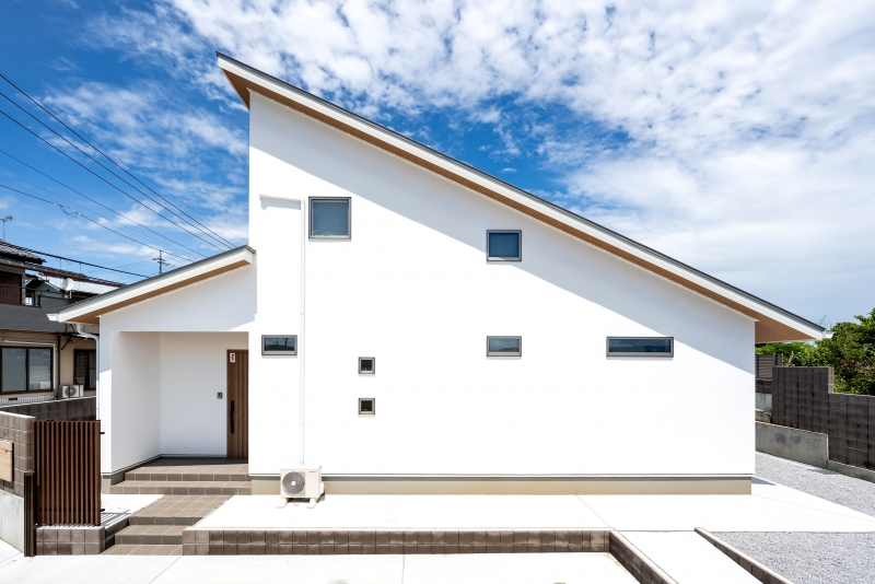 階段にたくさん書棚のある和モダンHOUSE