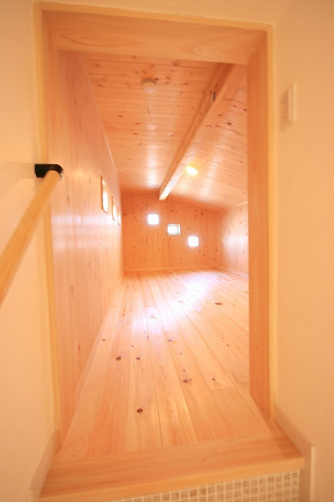 小屋根裏収納
